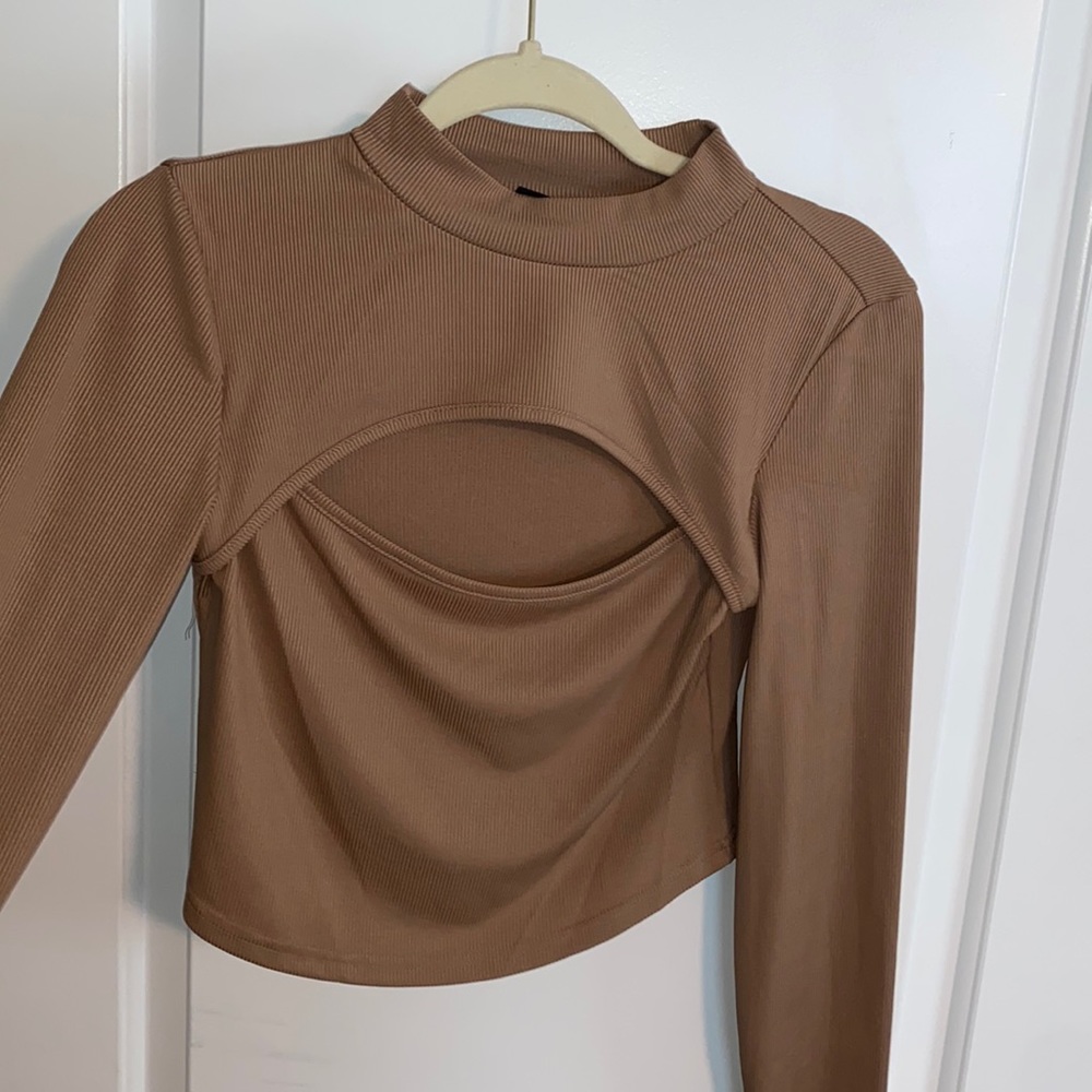 Women’s long sleeve shirt. Size: Large